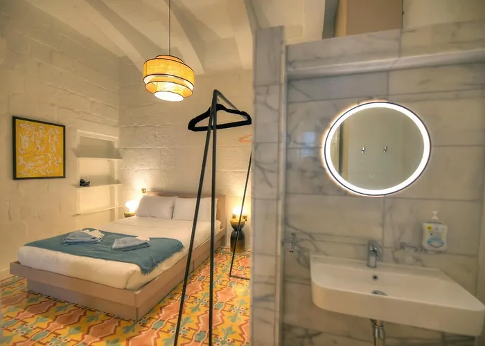 Modern & Luxurious Palazzino In Ddem1-2 *