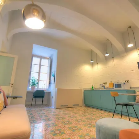 Modern & Luxurious Palazzino In Ddem1-2 Apartment