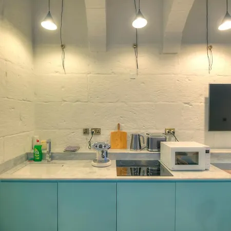 Modern & Luxurious Palazzino In Ddem1-2 Apartment *