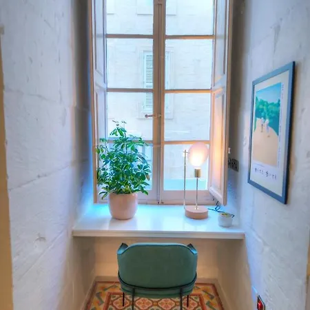 Modern & Luxurious Palazzino In Ddem1-2 Apartment