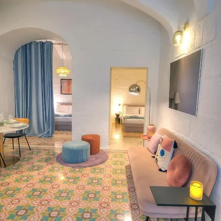 Modern & Luxurious Palazzino In Ddem1-2 Apartment *