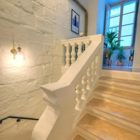 Modern & Luxurious Palazzino In Ddem1-2