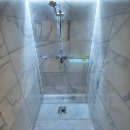 Modern & Luxurious Palazzino In Ddem1-2 Apartman