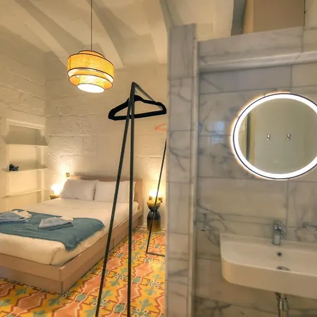 Modern & Luxurious Palazzino In Ddem1-2 *