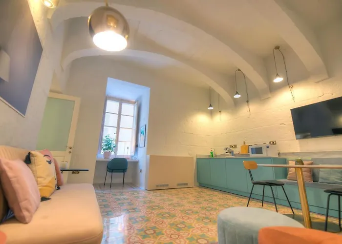 Modern & Luxurious Palazzino In Ddem1-2 Apartment